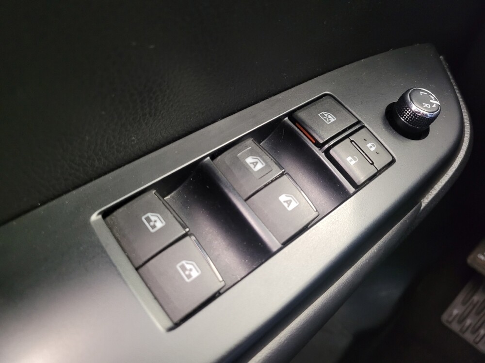 2019 Toyota Highlander in Louisville, KY 40258 - 18126926 27