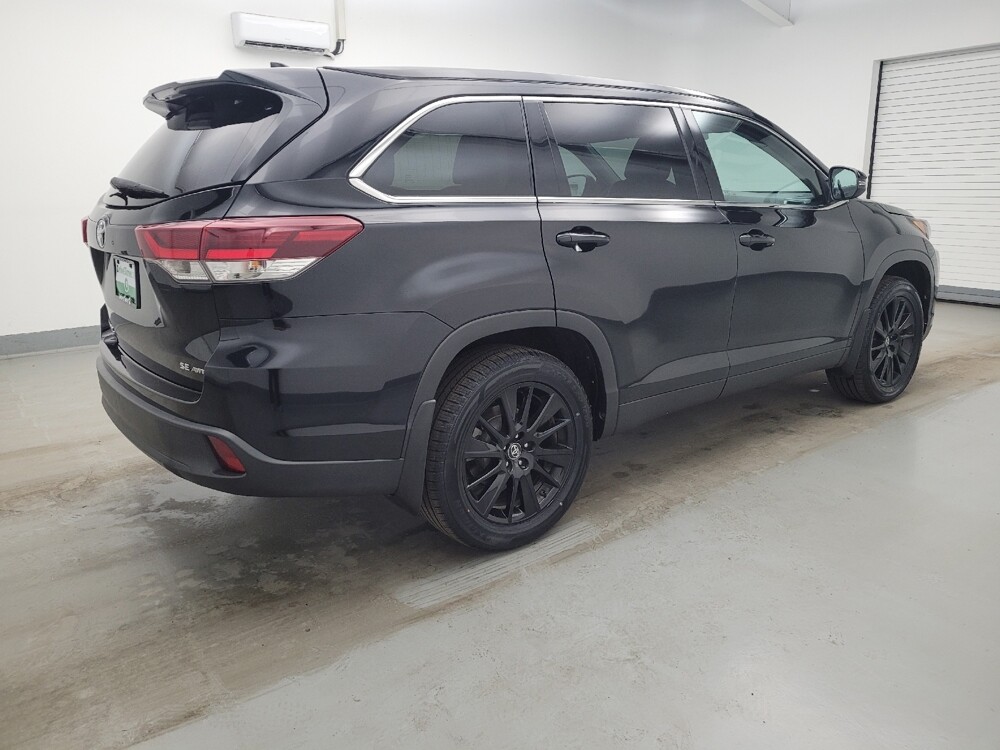 2019 Toyota Highlander in Louisville, KY 40258 - 18126926 10