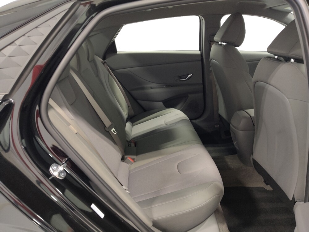 2025 Hyundai Elantra in Cincinnati, OH 45255 - 18126946 19