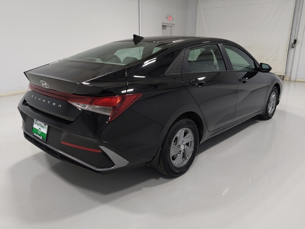 2025 Hyundai Elantra in Cincinnati, OH 45255 - 18126946 9