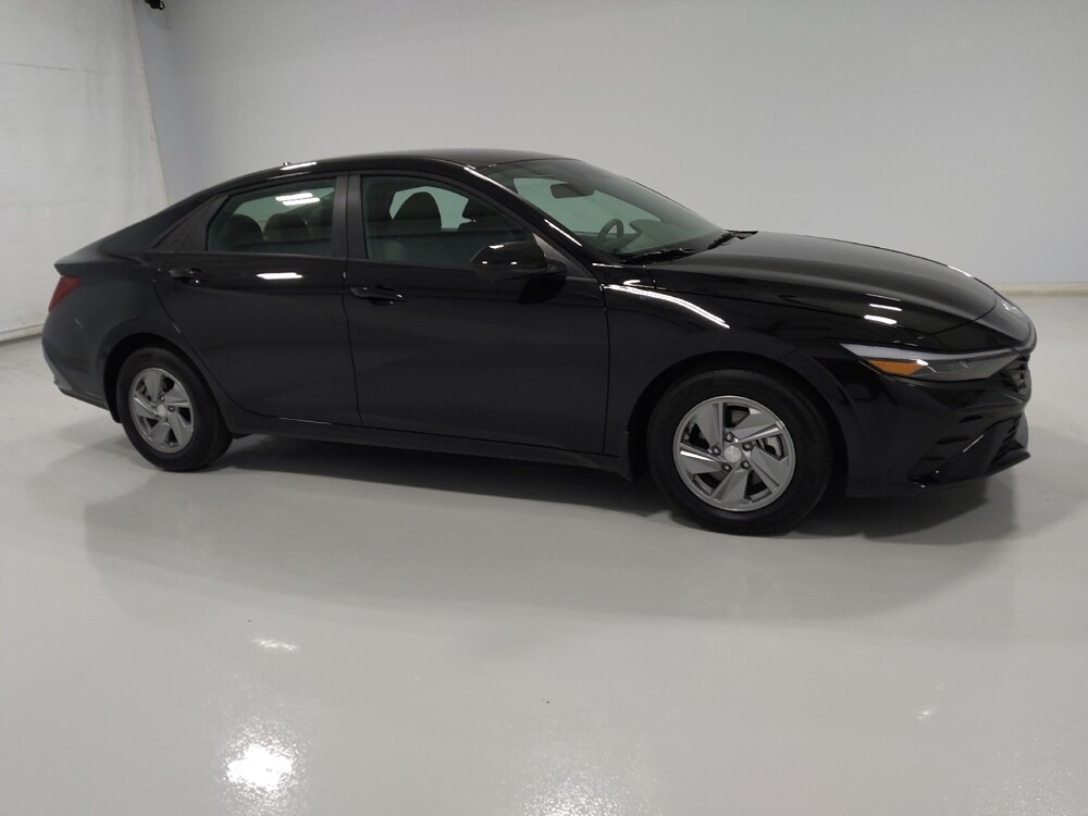 2025 Hyundai Elantra in Cincinnati, OH 45255 - 18126946 11