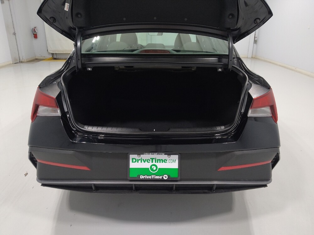 2025 Hyundai Elantra in Cincinnati, OH 45255 - 18126946 29
