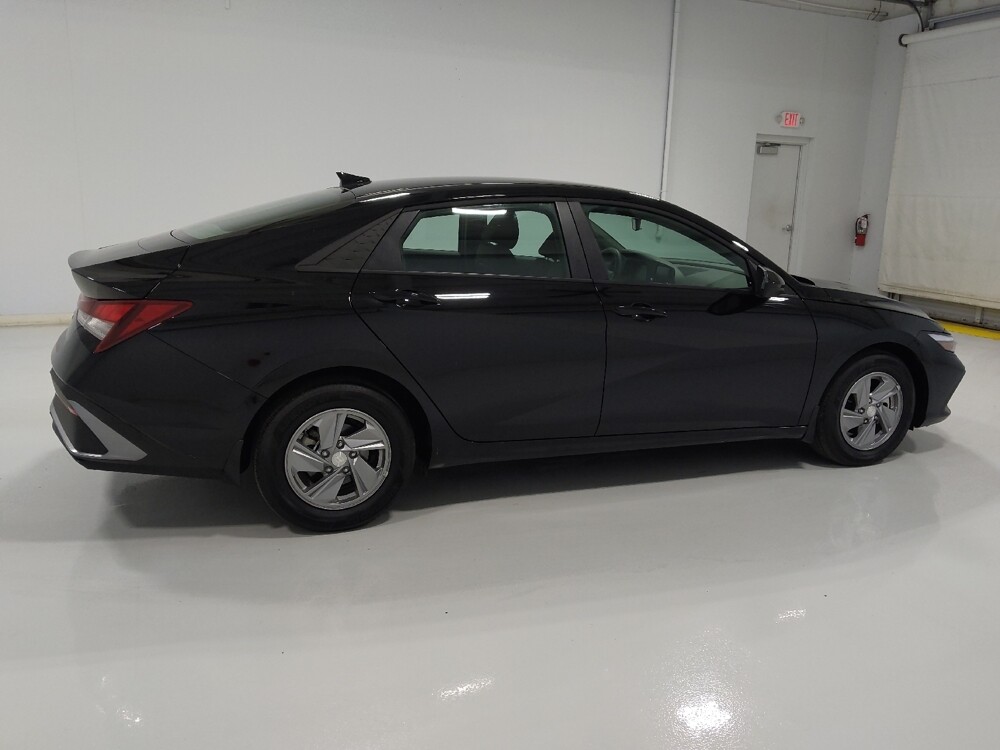 2025 Hyundai Elantra in Cincinnati, OH 45255 - 18126946 10