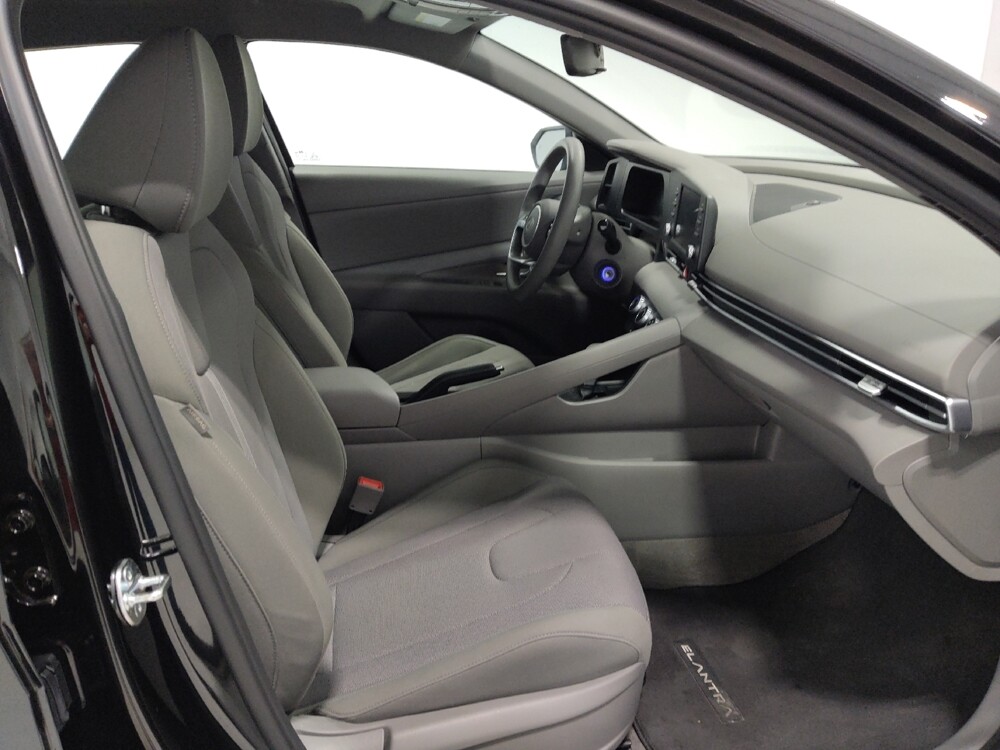 2025 Hyundai Elantra in Cincinnati, OH 45255 - 18126946 21