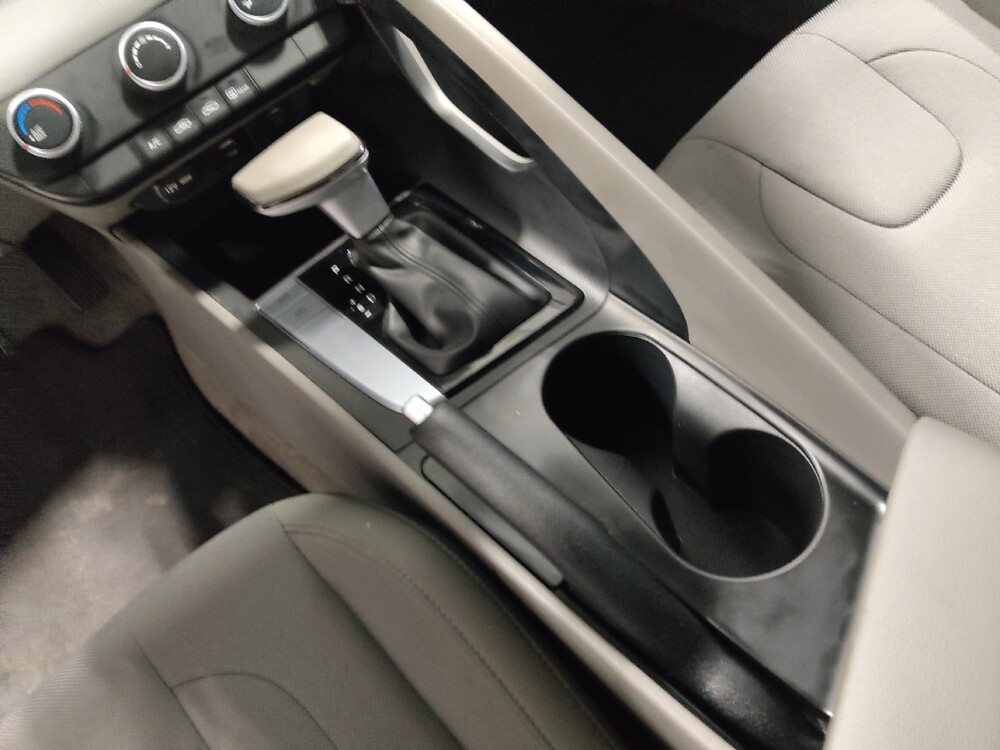 2025 Hyundai Elantra in Cincinnati, OH 45255 - 18126946 26