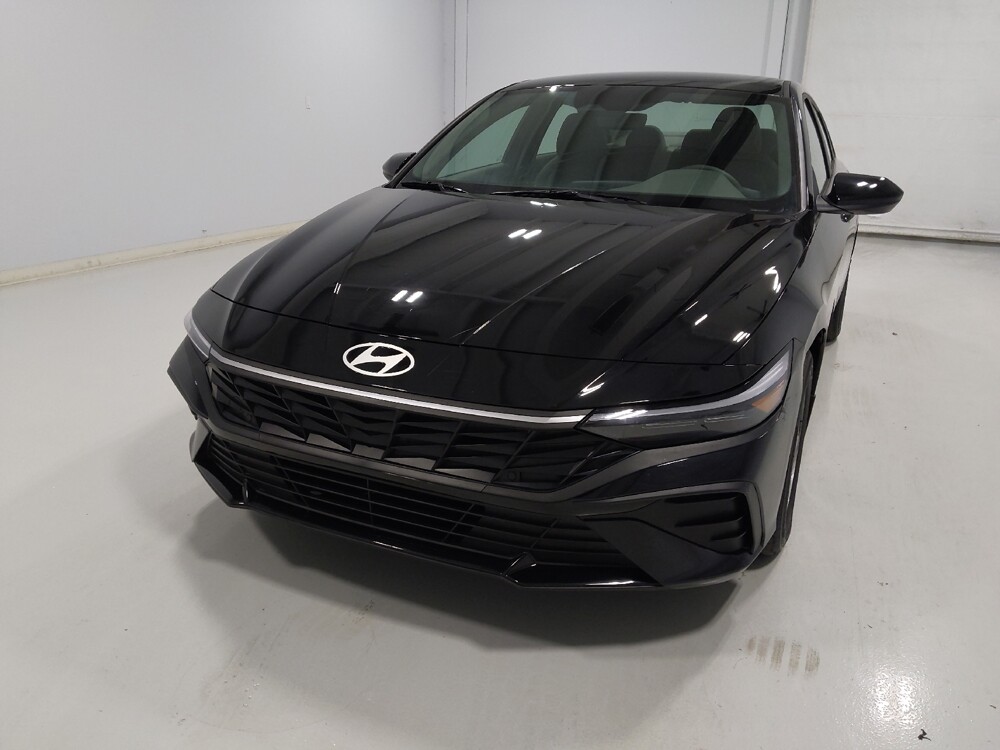 2025 Hyundai Elantra in Cincinnati, OH 45255 - 18126946 15
