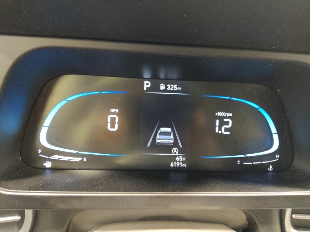 2025 Hyundai Elantra in Cincinnati, OH 45255 - 18126946 23