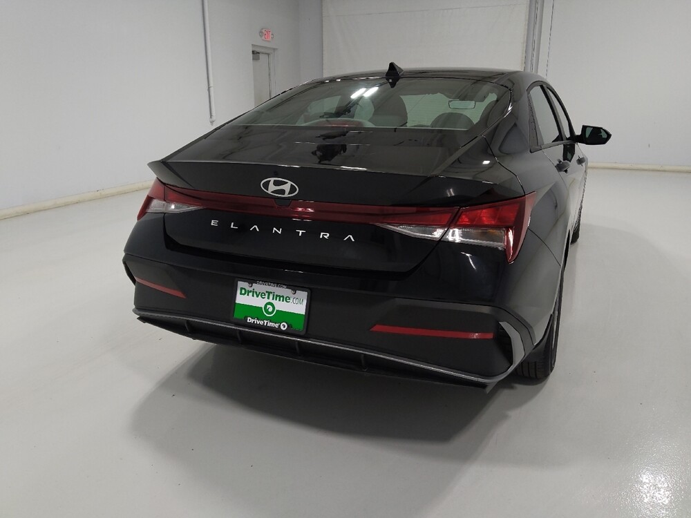2025 Hyundai Elantra in Cincinnati, OH 45255 - 18126946 7