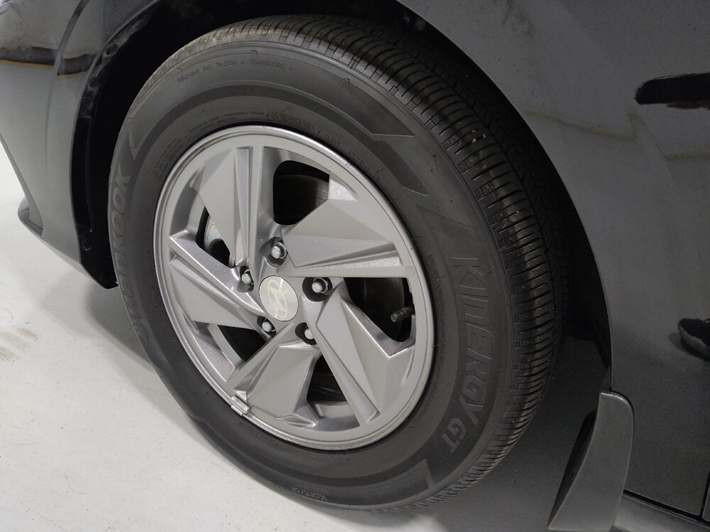 2025 Hyundai Elantra in Cincinnati, OH 45255 - 18126946 31