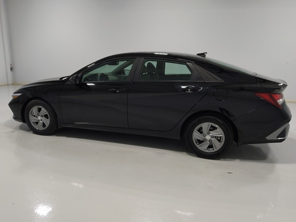 2025 Hyundai Elantra in Cincinnati, OH 45255 - 18126946 3