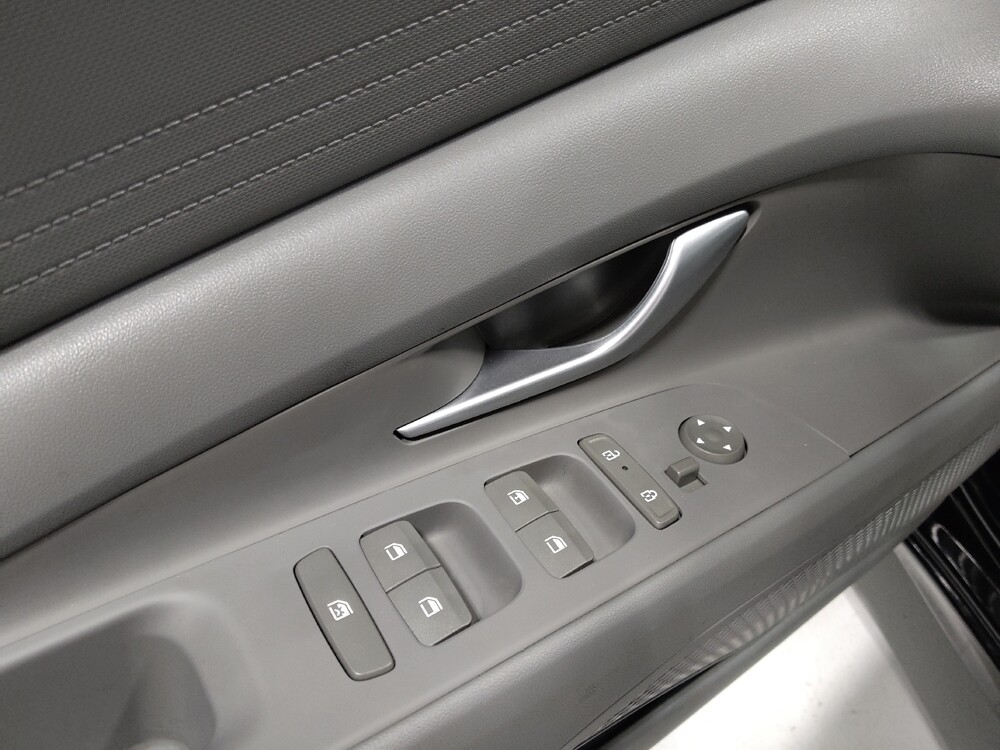 2025 Hyundai Elantra in Cincinnati, OH 45255 - 18126946 27