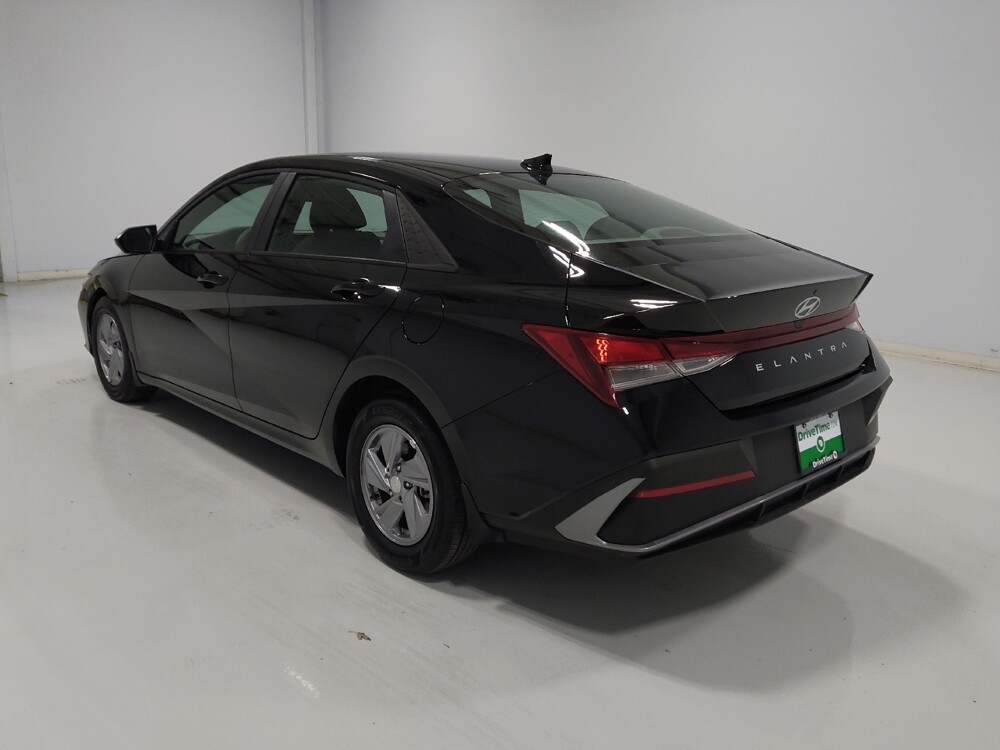 2025 Hyundai Elantra in Cincinnati, OH 45255 - 18126946 5