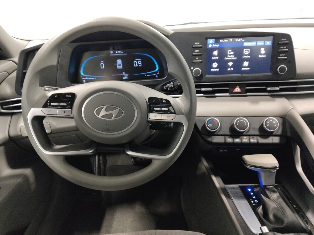 2025 Hyundai Elantra in Cincinnati, OH 45255 - 18126946 22