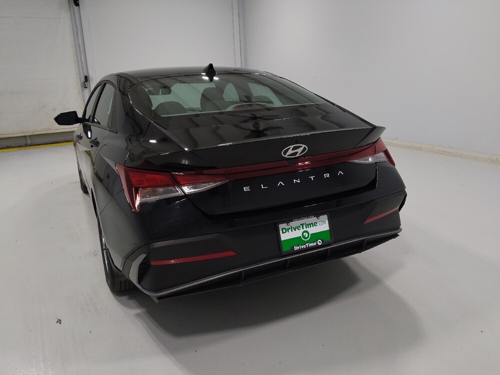 2025 Hyundai Elantra in Cincinnati, OH 45255 - 18126946 6