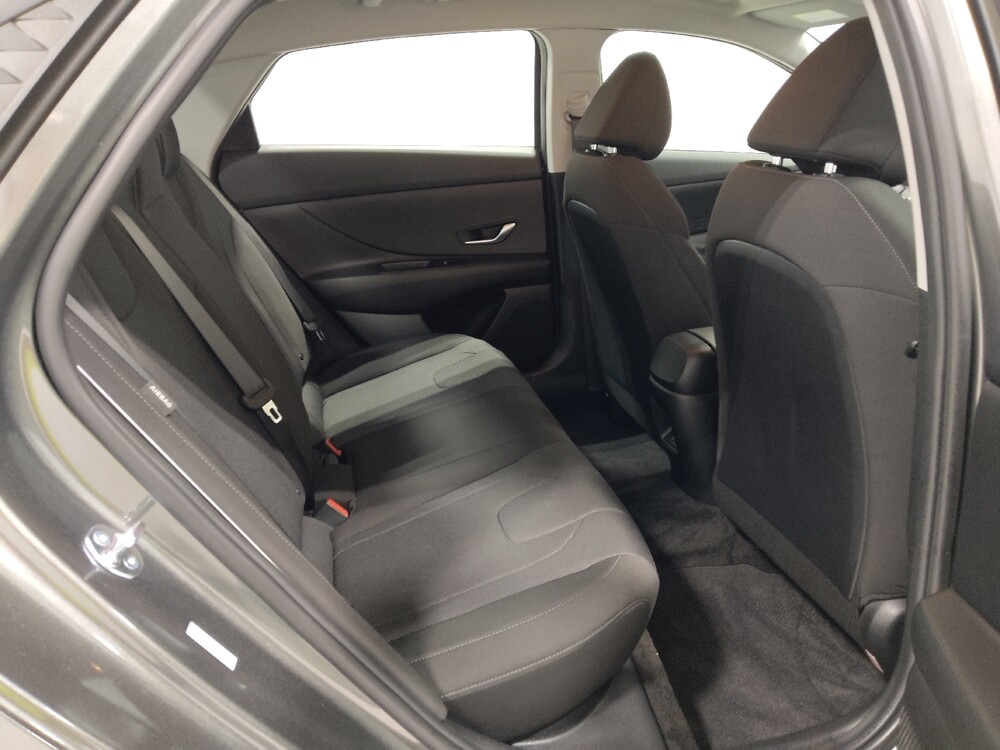 2025 Hyundai Elantra in Columbus, OH 43231 - 18126947 19