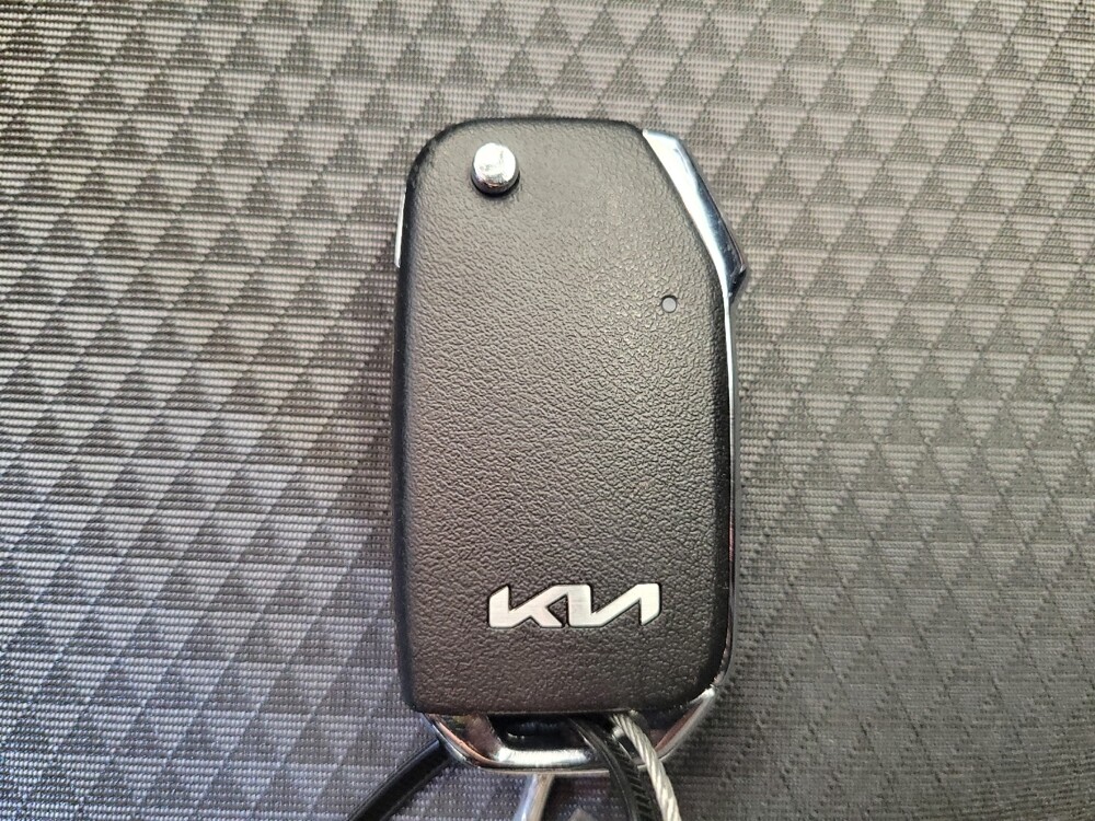 2025 Kia Soul in Columbus, OH 43228 - 18126961 32