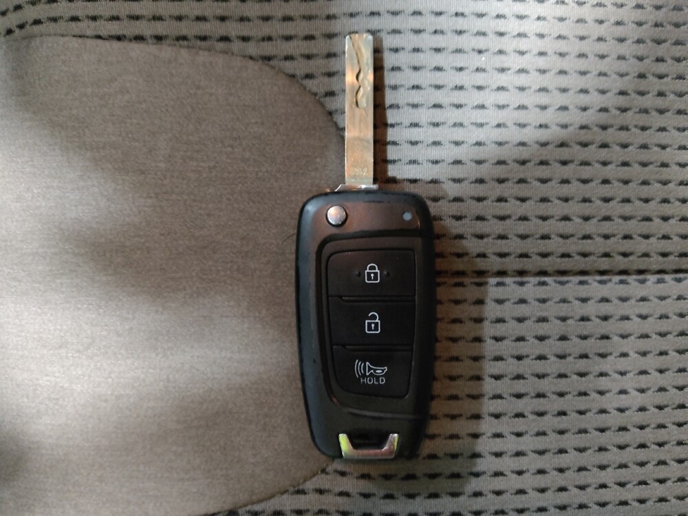 2023 Hyundai Santa Fe in Cincinnati, OH 45255 - 18126965 32