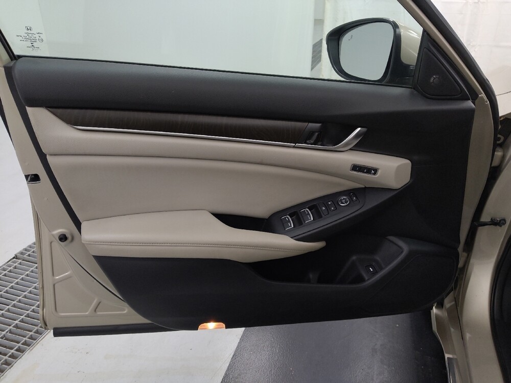 2018 Honda Accord in St. Louis, MO 63136 - 18126971 27