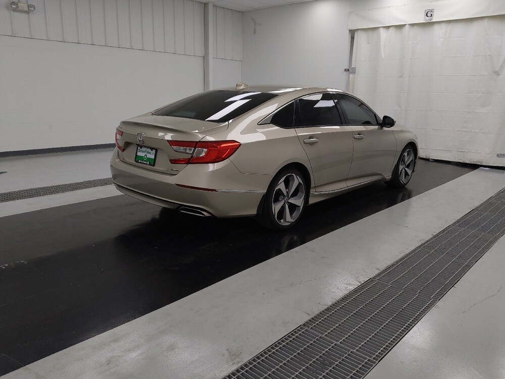 2018 Honda Accord in St. Louis, MO 63136 - 18126971 9