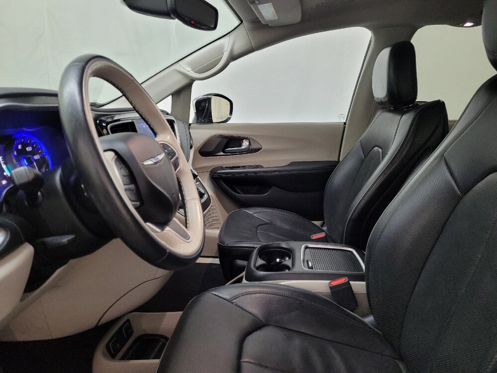 2018 Chrysler Pacifica in Plymouth Meeting, PA 19462 - 18127003 17