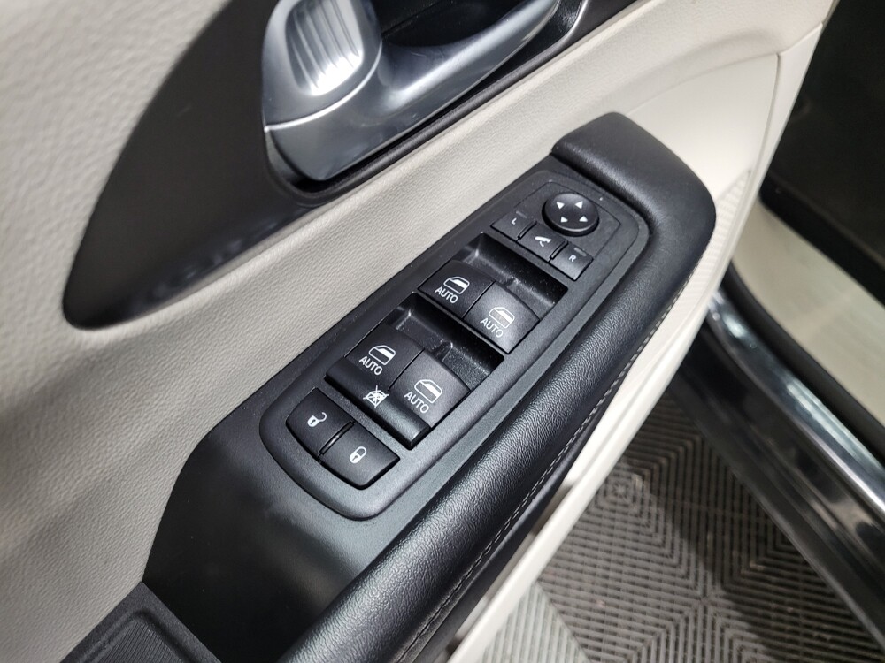 2018 Chrysler Pacifica in Plymouth Meeting, PA 19462 - 18127003 27