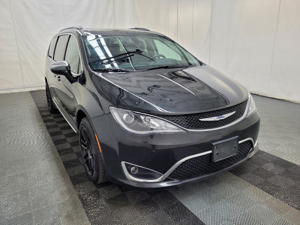 2018 Chrysler Pacifica in Plymouth Meeting, PA 19462 - 18127003 13
