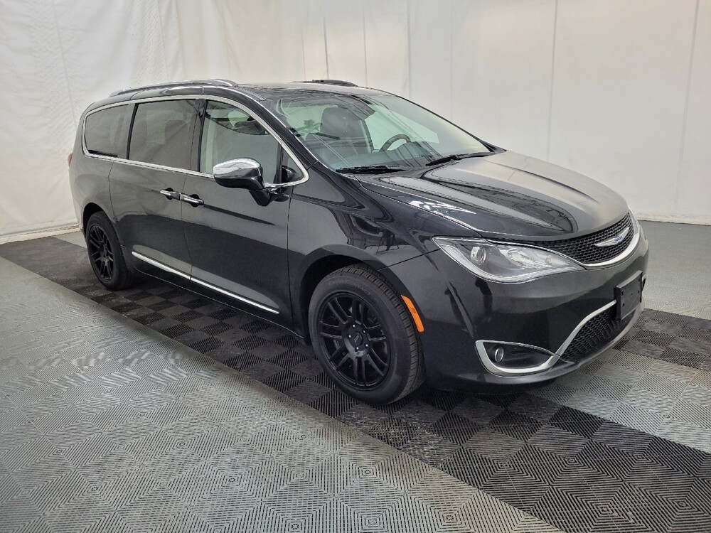 2018 Chrysler Pacifica in Plymouth Meeting, PA 19462 - 18127003 11