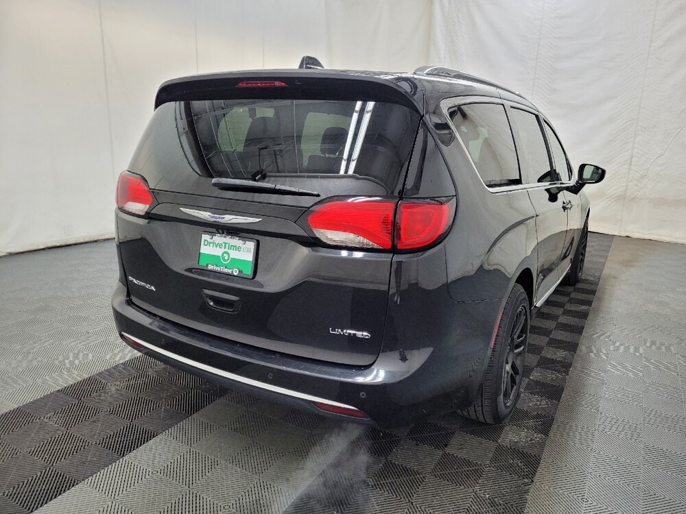 2018 Chrysler Pacifica in Plymouth Meeting, PA 19462 - 18127003 9