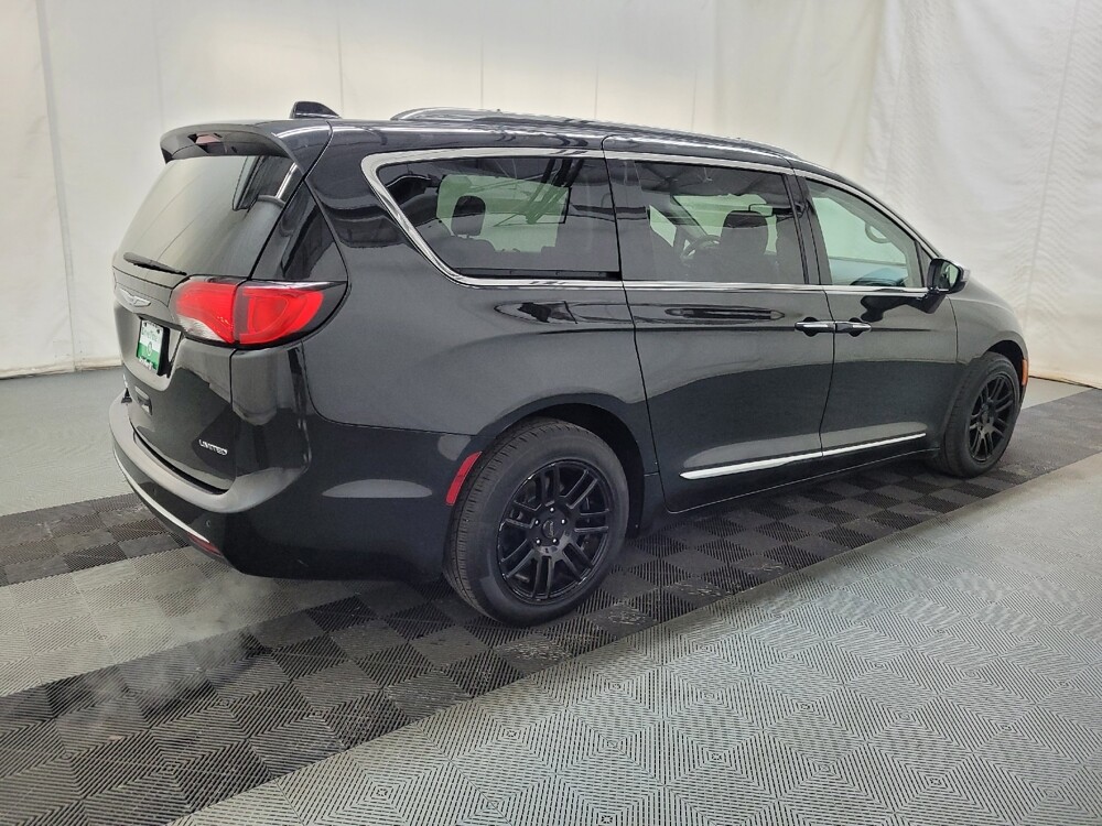 2018 Chrysler Pacifica in Plymouth Meeting, PA 19462 - 18127003 10