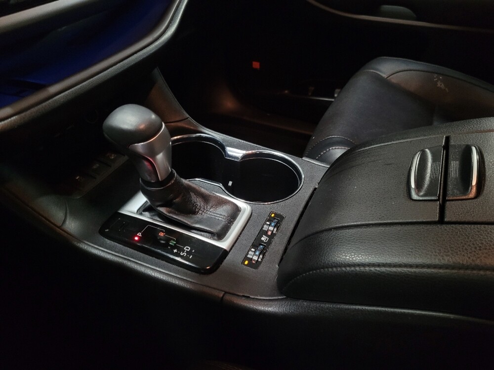 2019 Toyota Highlander in Newport News, VA 23601 - 18127018 26