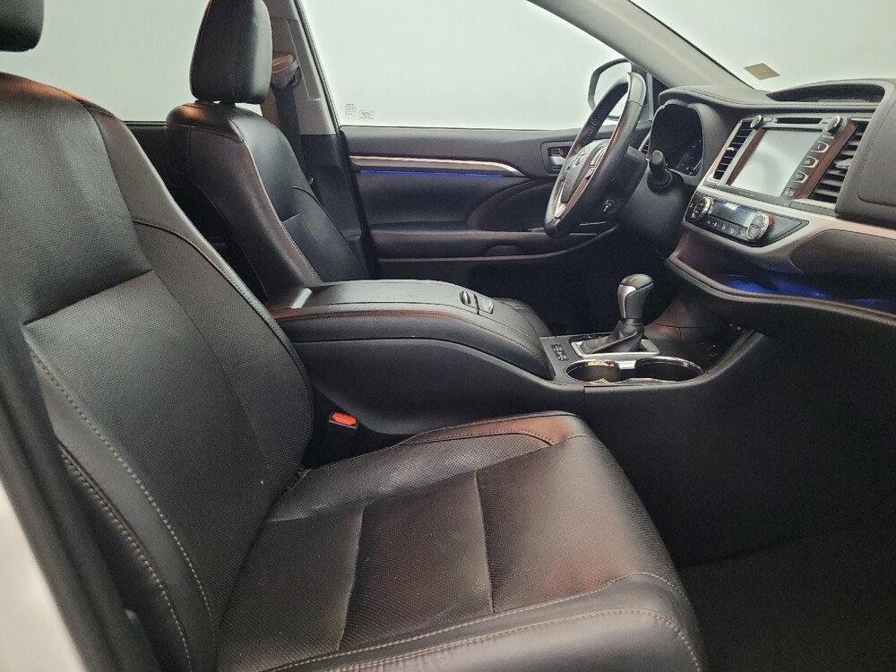 2019 Toyota Highlander in Newport News, VA 23601 - 18127018 21