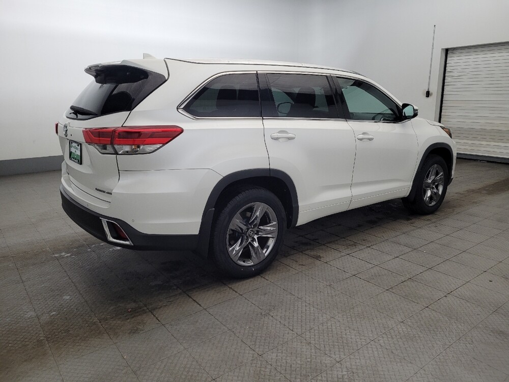 2019 Toyota Highlander in Newport News, VA 23601 - 18127018 10