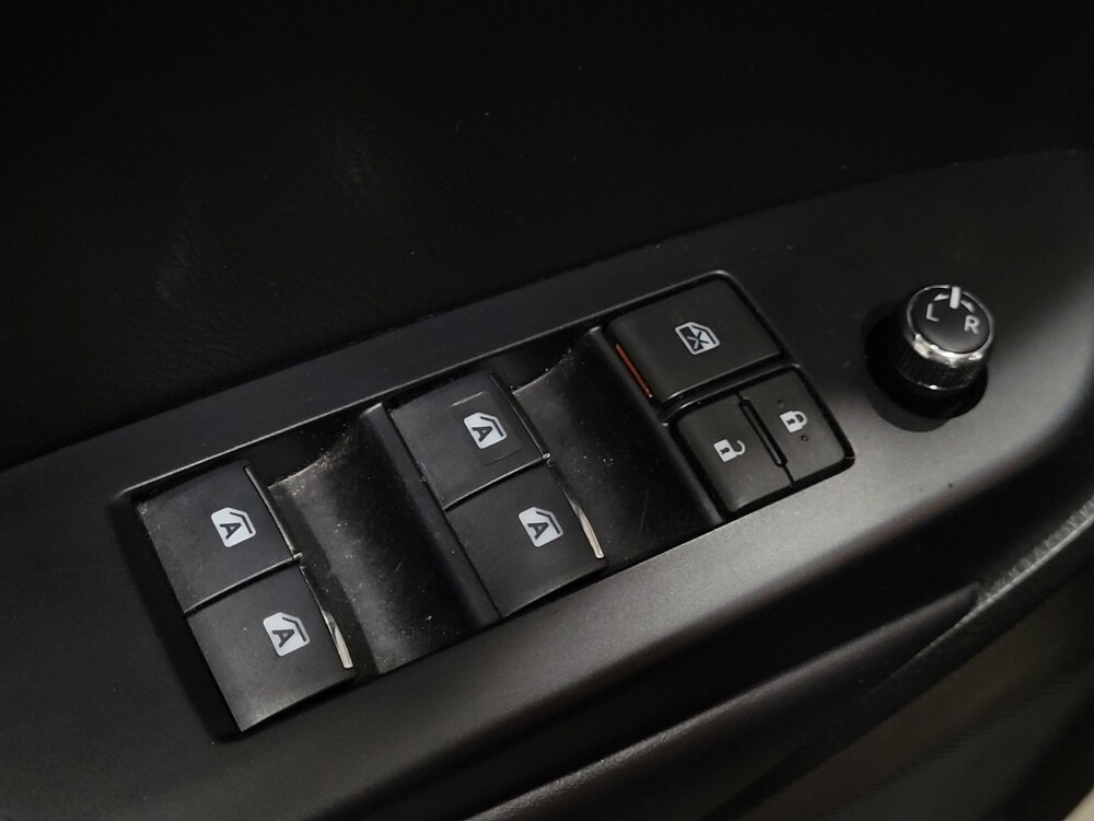 2019 Toyota Highlander in Newport News, VA 23601 - 18127018 27