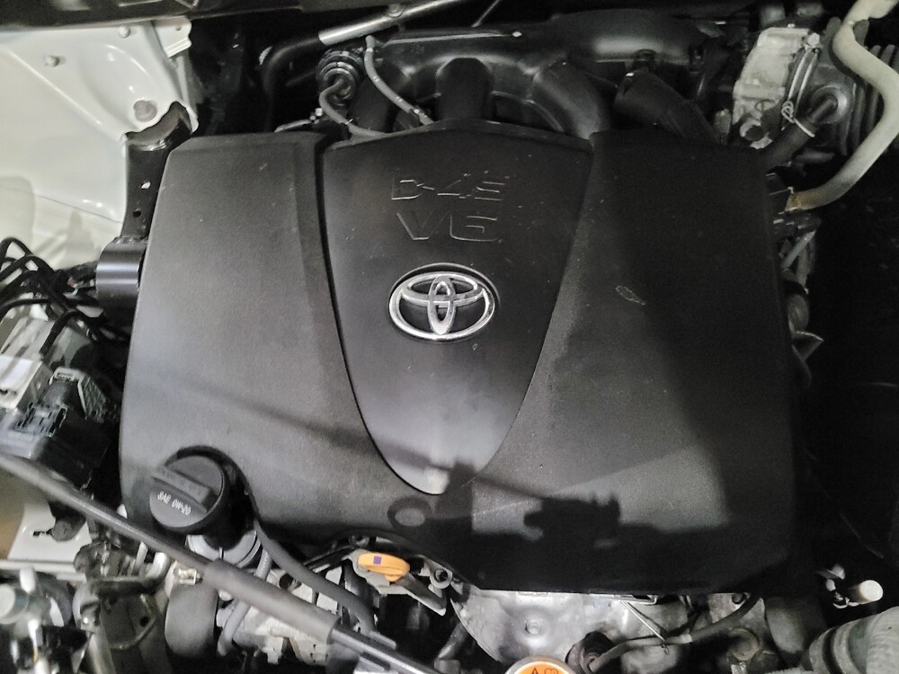 2019 Toyota Highlander in Newport News, VA 23601 - 18127018 30