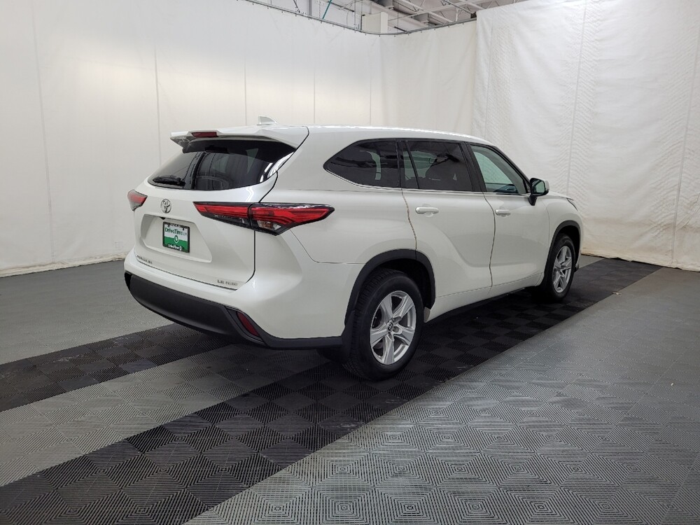 2020 Toyota Highlander in Langhorne, PA 19047 - 18127025 9