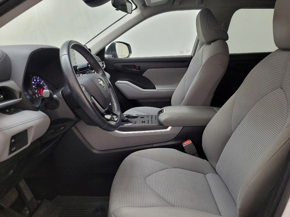 2020 Toyota Highlander in Langhorne, PA 19047 - 18127025 17