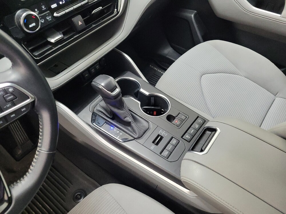 2020 Toyota Highlander in Langhorne, PA 19047 - 18127025 26