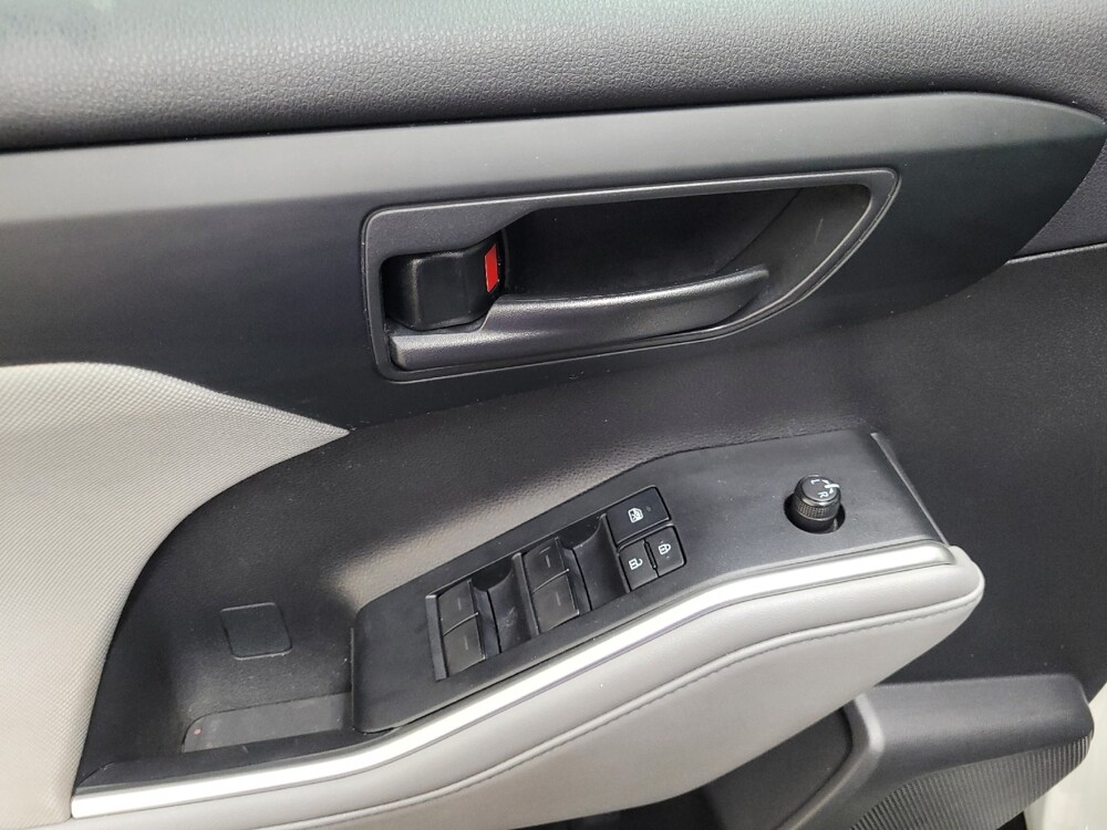 2020 Toyota Highlander in Langhorne, PA 19047 - 18127025 27