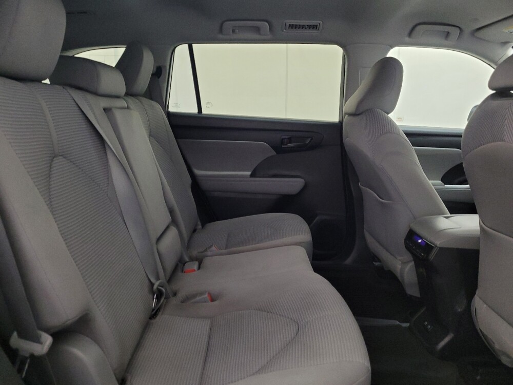 2020 Toyota Highlander in Langhorne, PA 19047 - 18127025 19