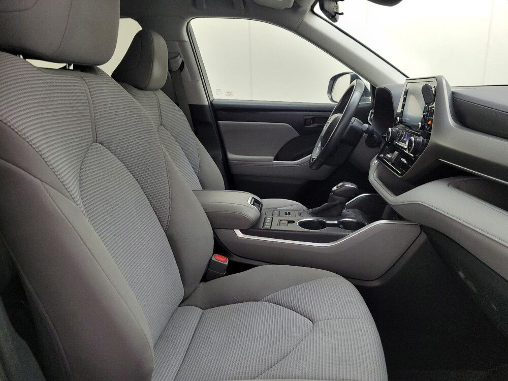 2020 Toyota Highlander in Langhorne, PA 19047 - 18127025 21