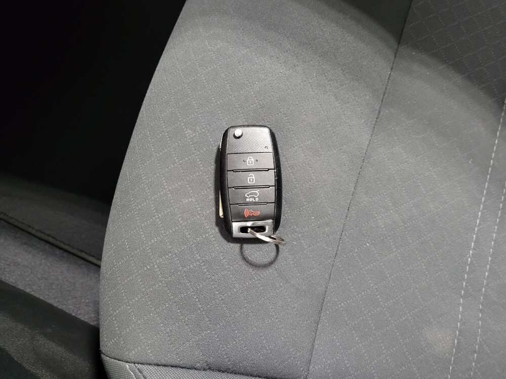 2019 Kia Sorento in Plymouth Meeting, PA 19462 - 18127030 32