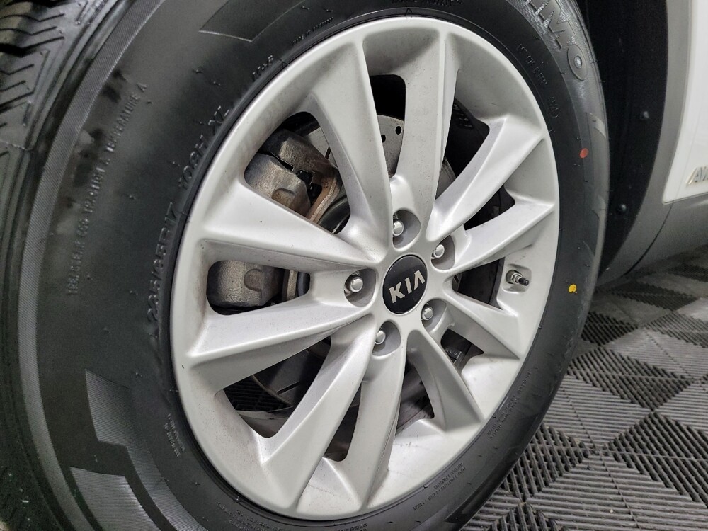 2019 Kia Sorento in Plymouth Meeting, PA 19462 - 18127030 31