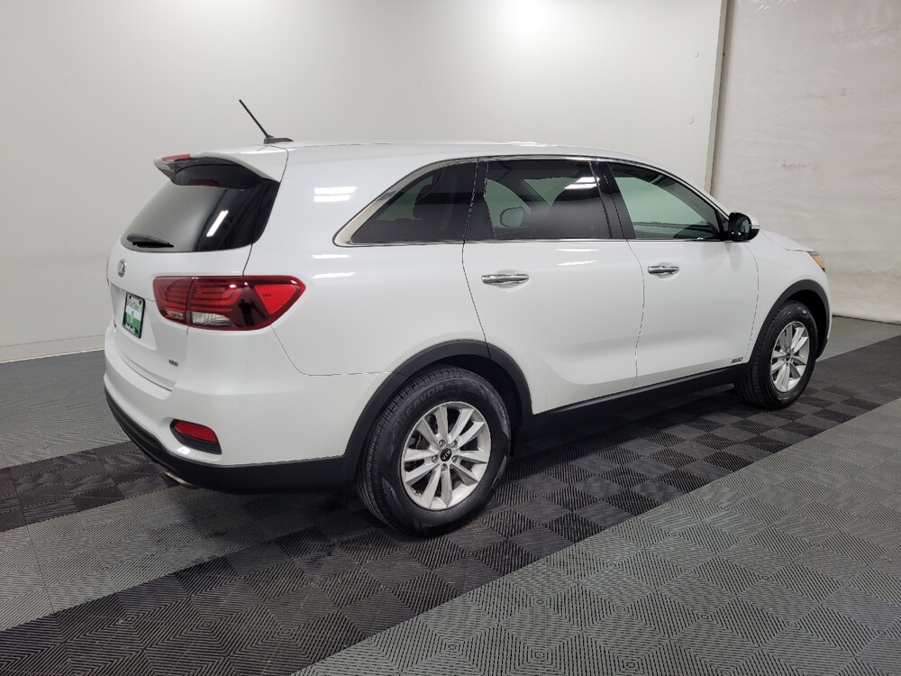 2019 Kia Sorento in Plymouth Meeting, PA 19462 - 18127030 10