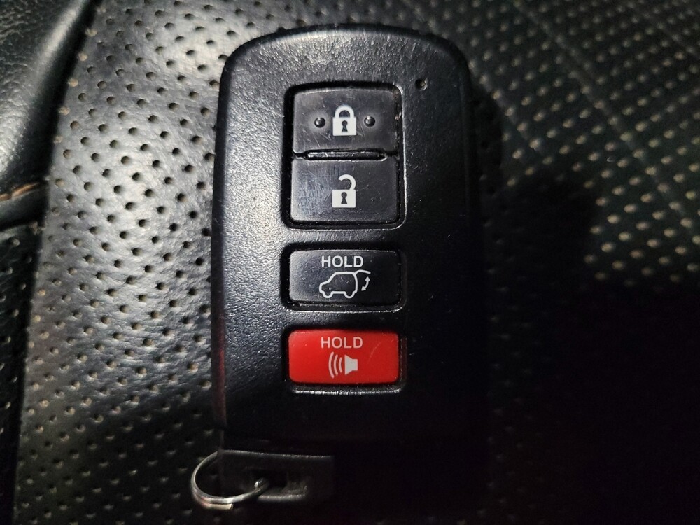 2019 Toyota Highlander in Chesapeake, VA 23320 - 18127031 32