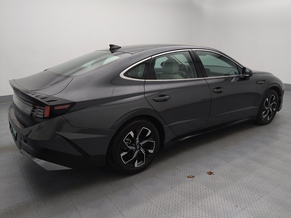 2025 Hyundai Sonata in Independence, MO 64055 - 18127038 10