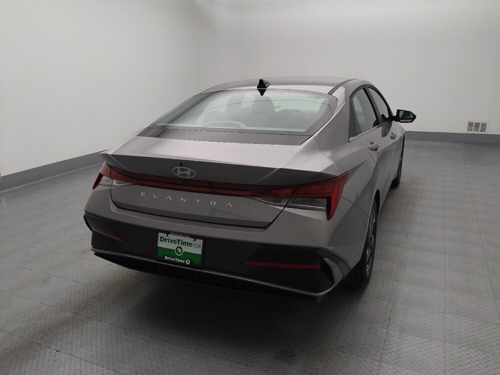 2025 Hyundai Elantra in Independence, MO 64055 - 18127055 7