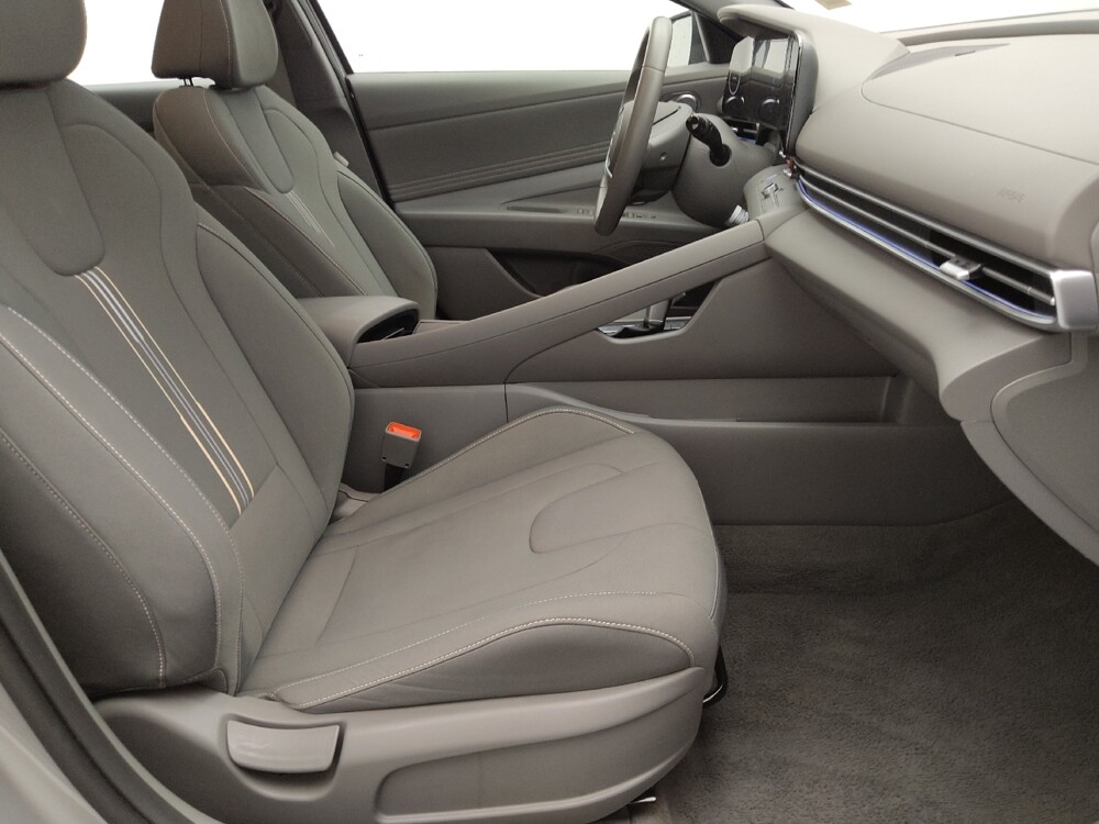 2025 Hyundai Elantra in Independence, MO 64055 - 18127055 21