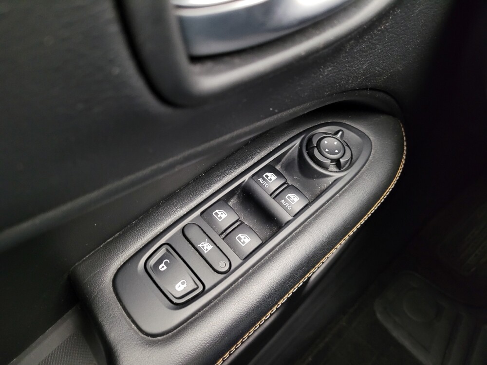 2018 Jeep Compass in Taylor, MI 48180 - 18127080 27