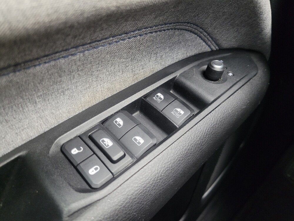 2022 Jeep Compass in Indianapolis, IN 46222 - 18127085 27