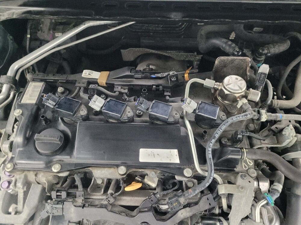 2018 Toyota Camry in Indianapolis, IN 46222 - 18127088 30